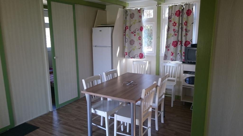 Camping Des Rulieres Hotel Saint-Valerien Bagian luar foto